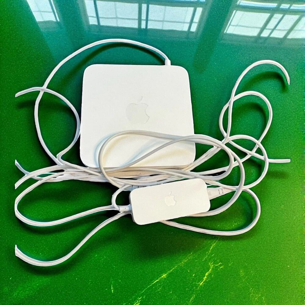 Apple AirPort Extreme A1408 5th Gen WiFi Base Station Dual Band Router White